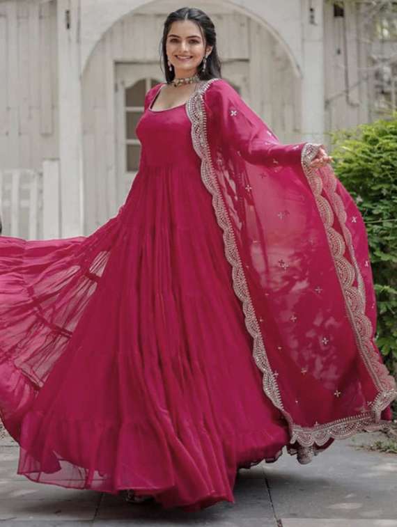 pink crepe set - 21339578 -  Standard Image - 1