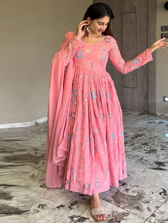 women black round neck kurta dupatta set