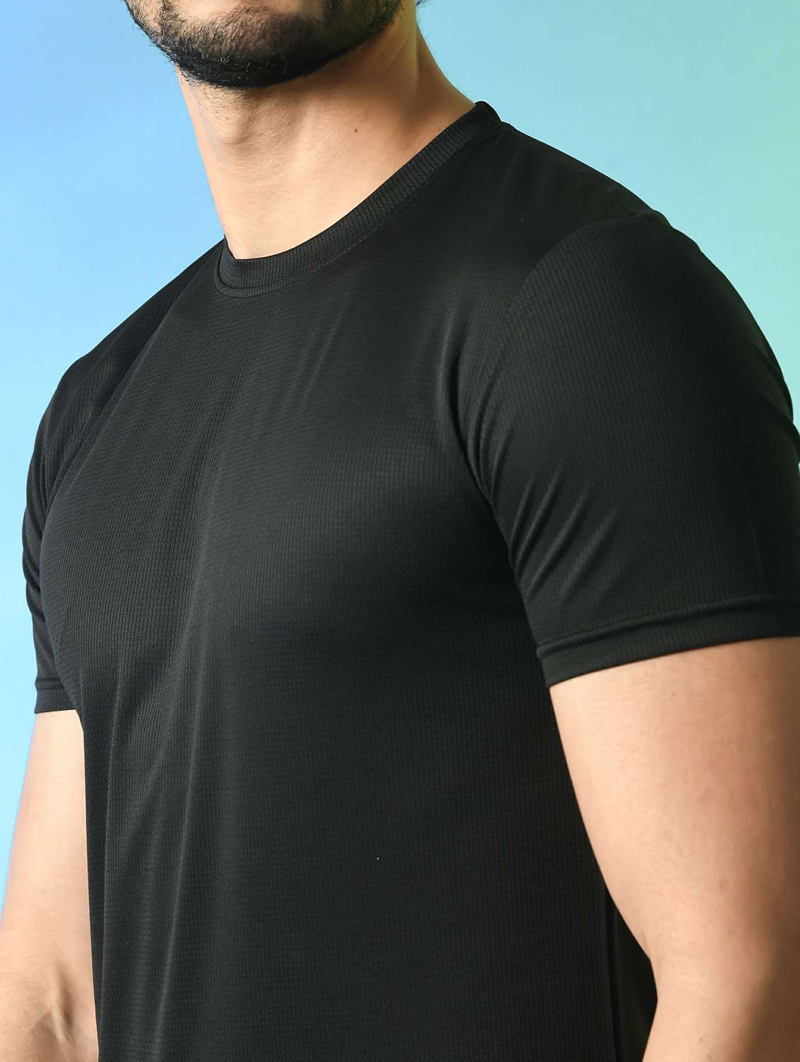 men round neck plain t-shirt - 21340507 - Standard Image - 4