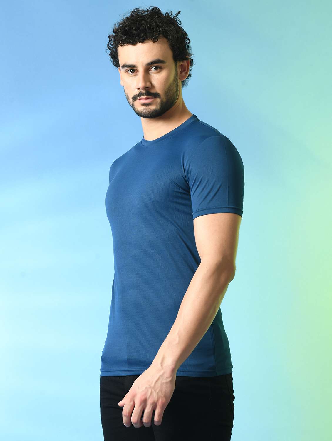 men round neck plain t-shirt - 21340511 -  Standard Image - 1