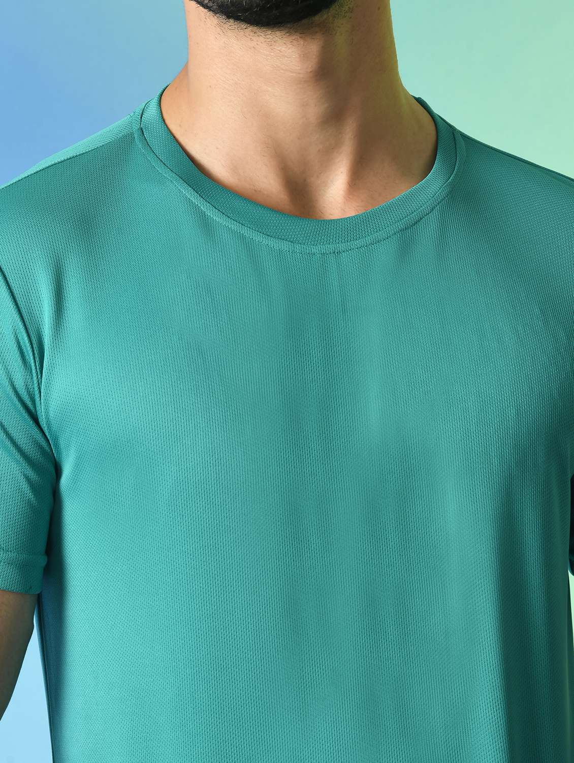 men round neck plain t-shirt - 21340516 -  Standard Image - 4