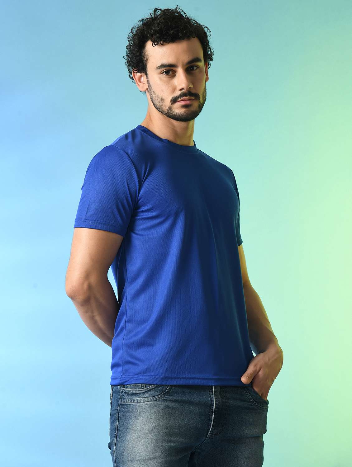 men round neck plain t-shirt - 21340519 -  Standard Image - 1
