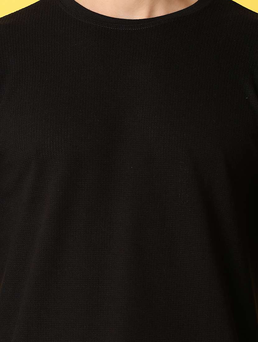 men round neck solid t-shirt - 21341762 - Standard Image - 4
