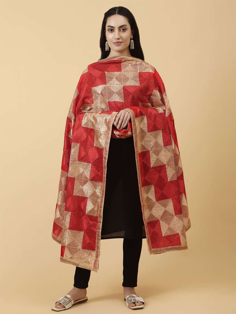 red self design dupatta