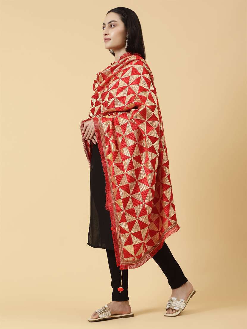 red self design dupatta
