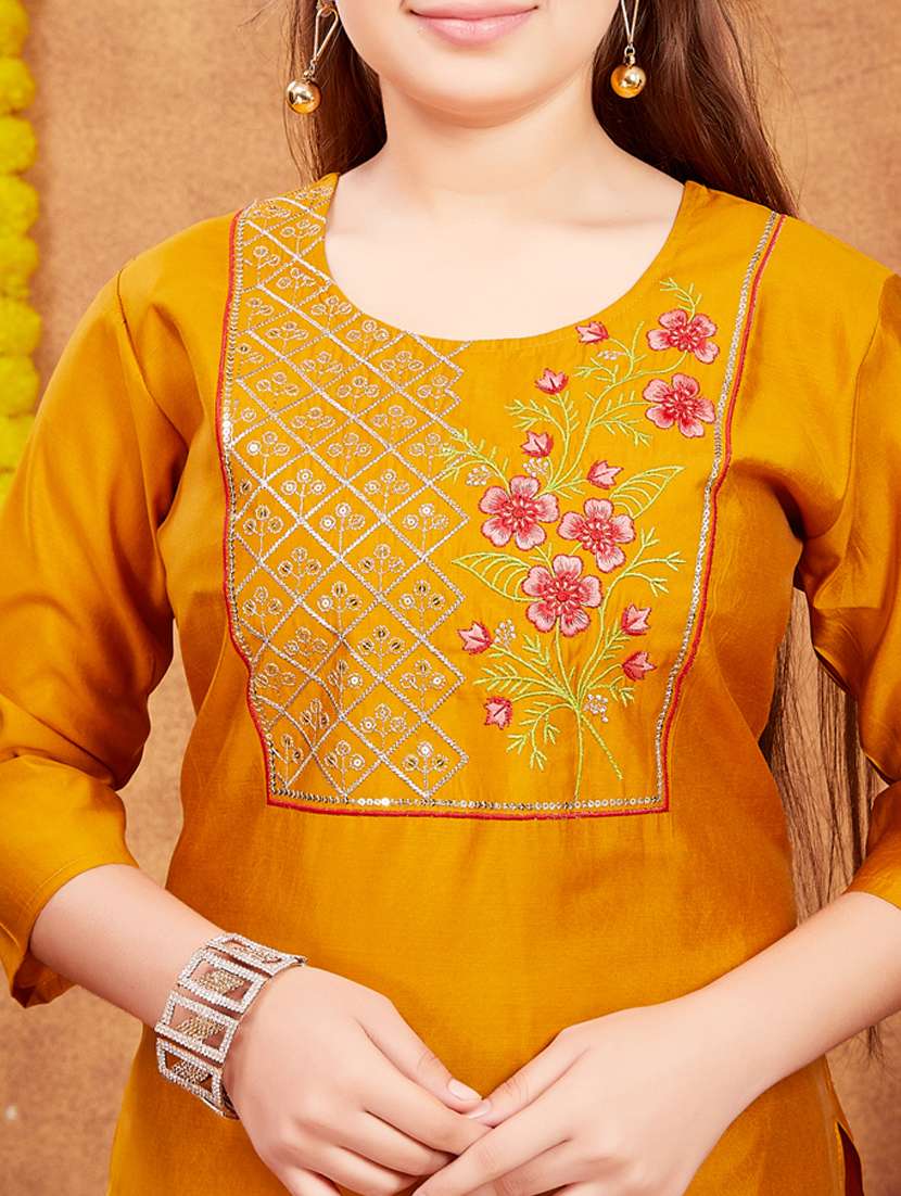 girls top and bottom ethnic wear sets - 21349129 -  Standard Image - 4