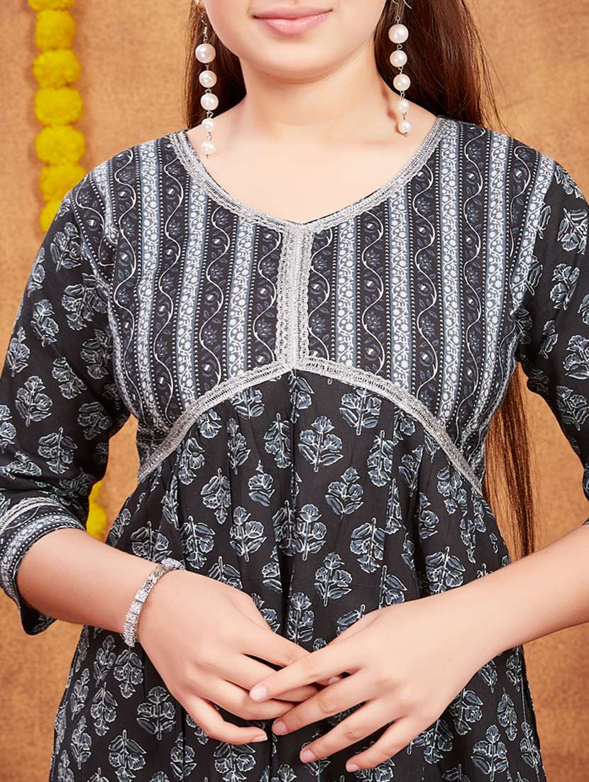 girls top and bottom ethnic wear sets - 21349133 -  Standard Image - 4