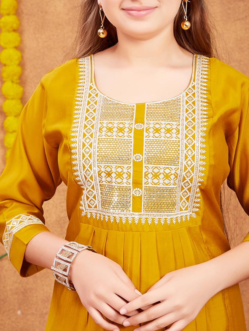 girls embroidered suit set with dupatta - 21349138 - Standard Image - 4