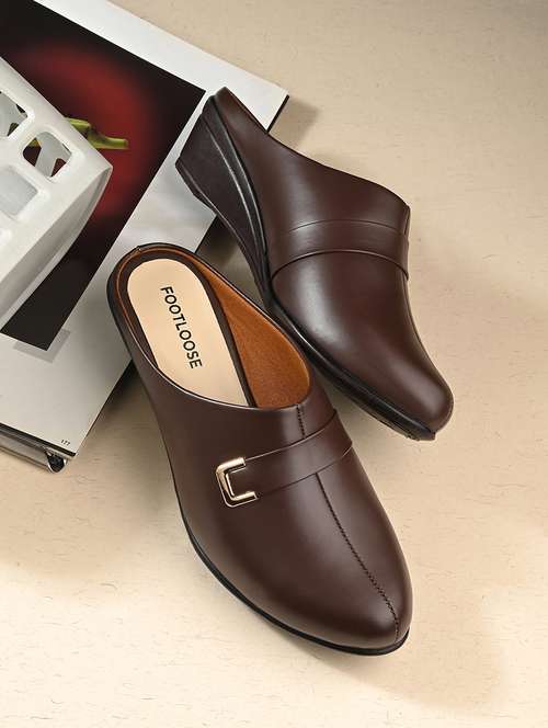 women solid slip on mule