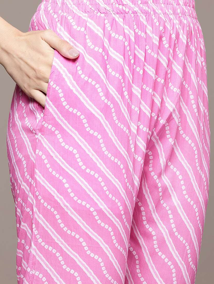 women three quarter sleeve kurta pant with dupatta set - 21352784 -  Standard Image - 4