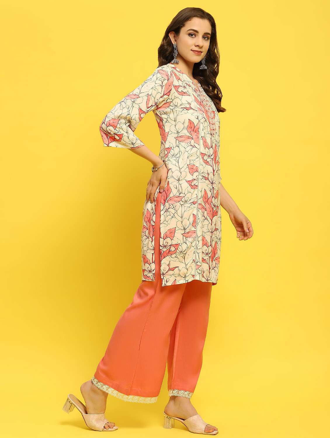 women three quarter sleeve kurta palazzo with dupatta set - 21353588 - Standard Image - 1