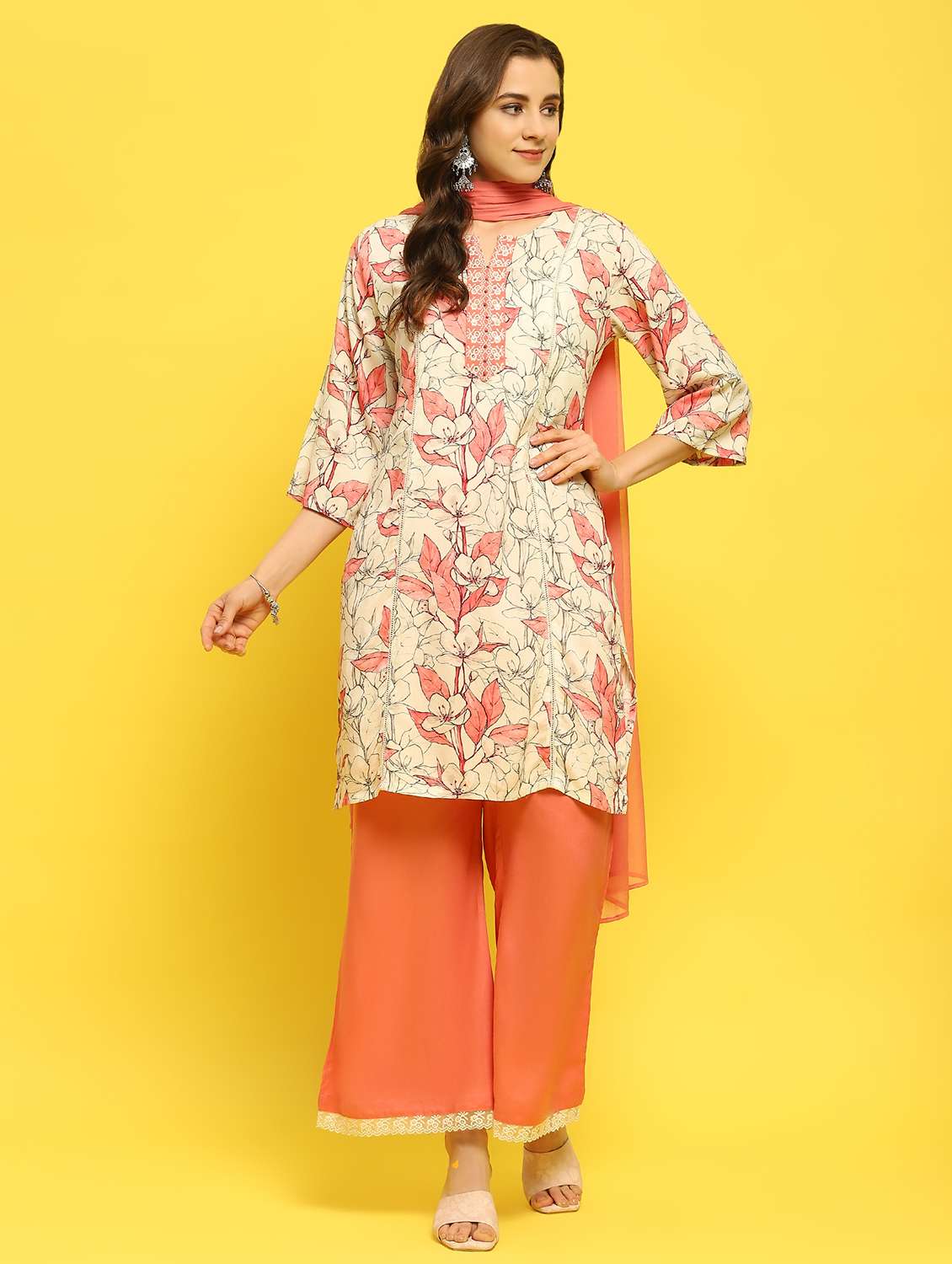 women three quarter sleeve kurta palazzo with dupatta set - 21353588 - Standard Image - 4