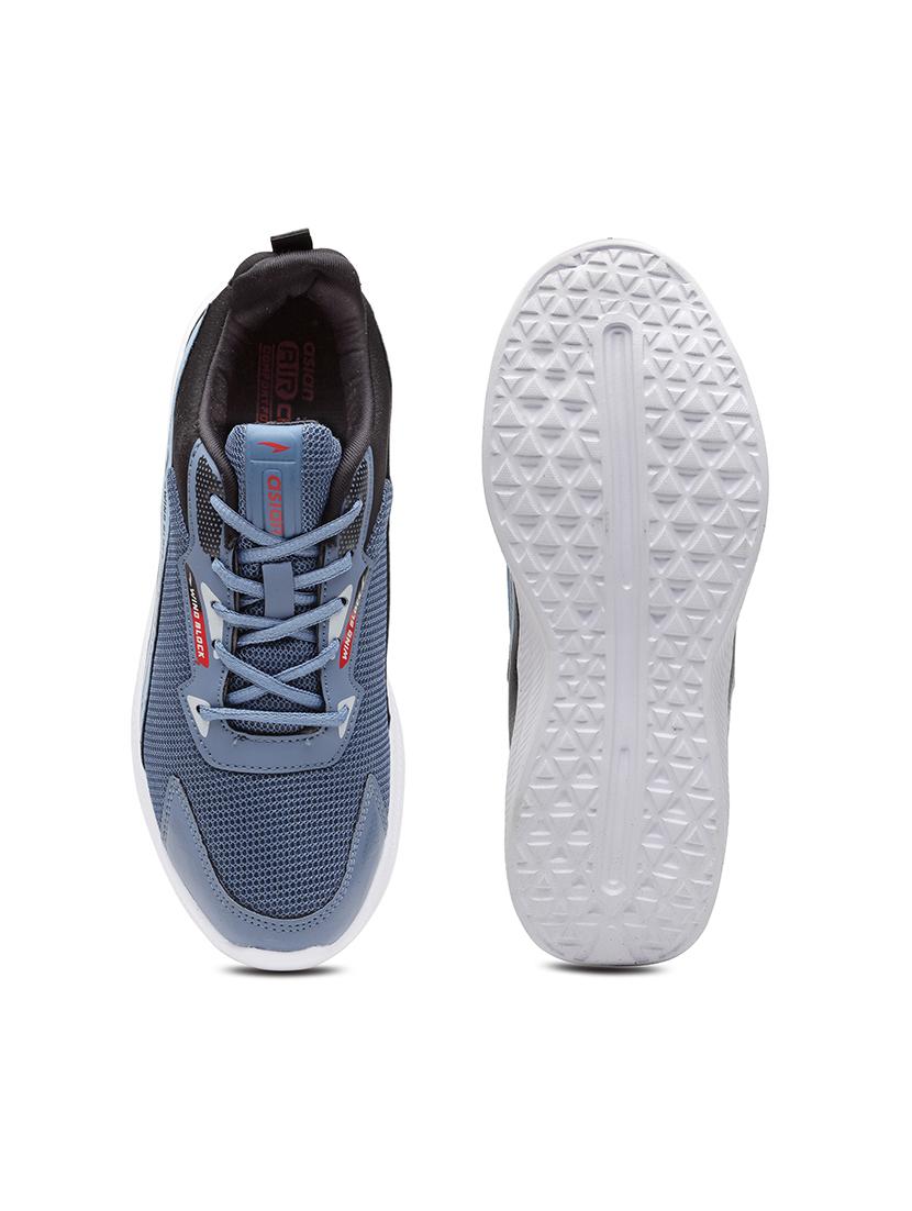men lace up sports shoes - 21353790 - Standard Image - 4