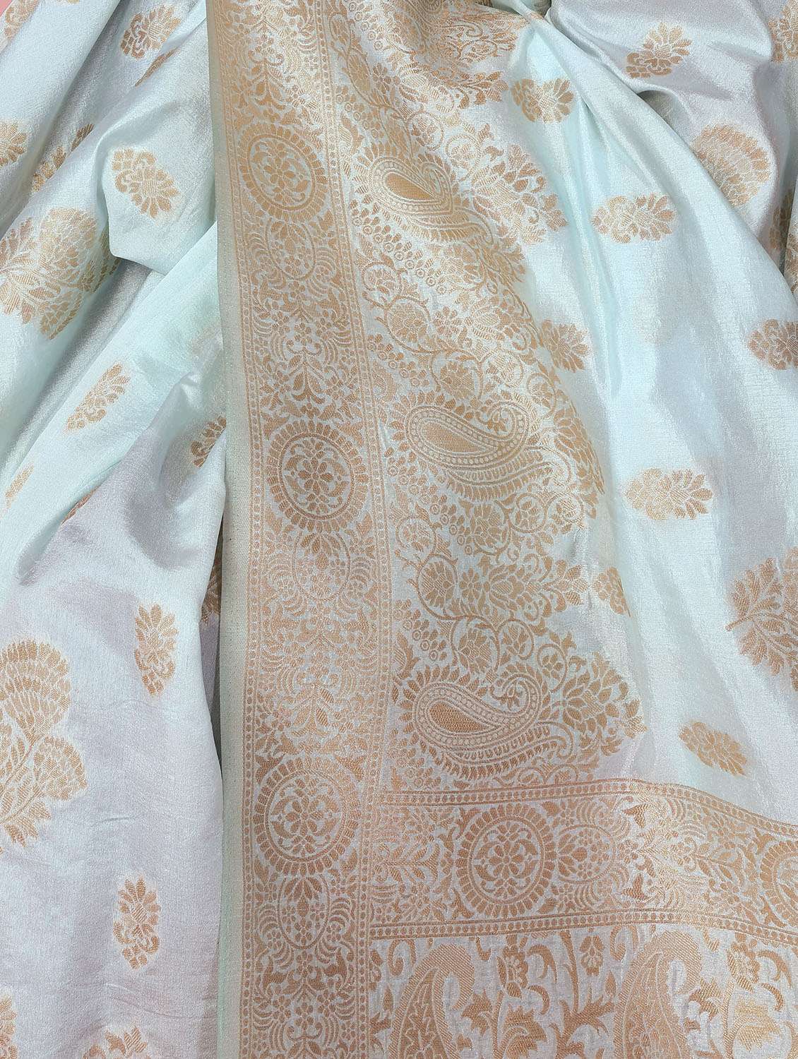 women self design banarasi saree with blouse - 21354166 -  Standard Image - 4