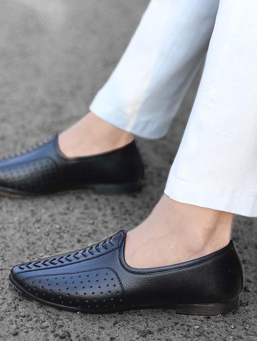 men slip on jutis - 21357969 - Standard Image - 0