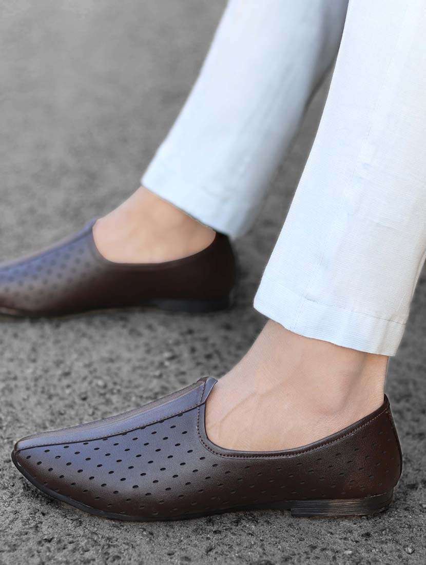 men slip on jutis - 21357970 - Zoom Image - 0