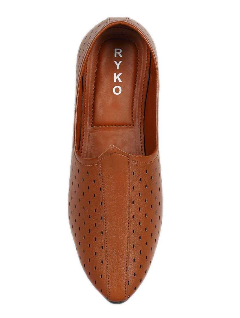 Tan Slip On Juti