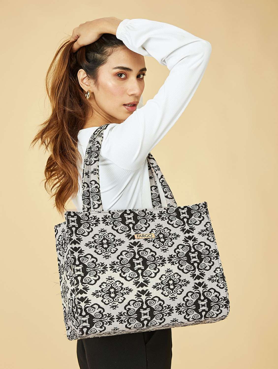 women printed handbag with laptop pocket - 21359449 -  Standard Image - 4