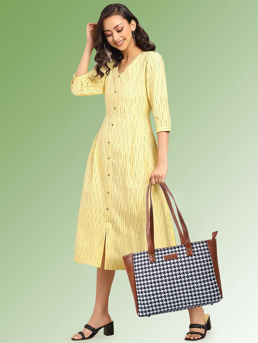 Women Printed Handbag With Laptop Pocket - 21359508 -  Standard Image - 4