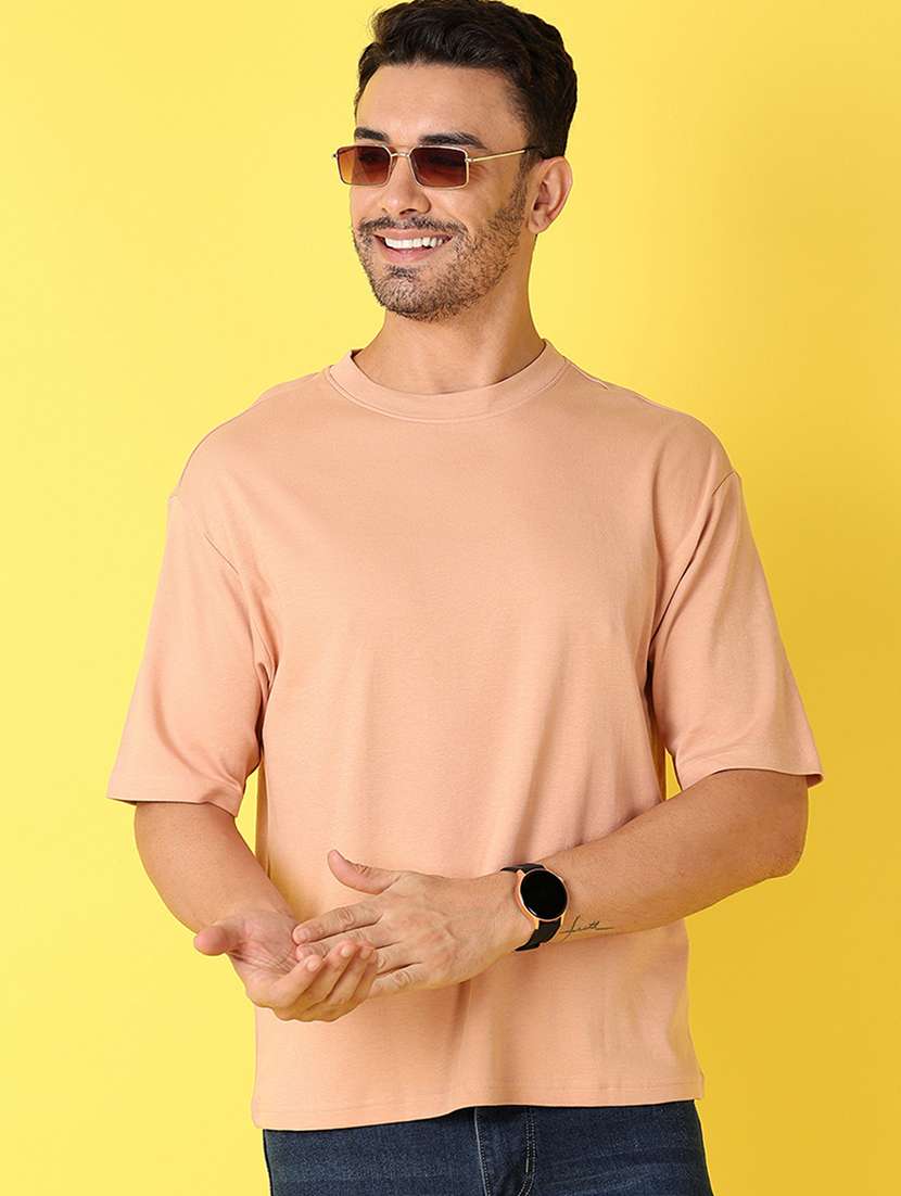 men round neck plain t-shirt - 21369706 -  Standard Image - 1
