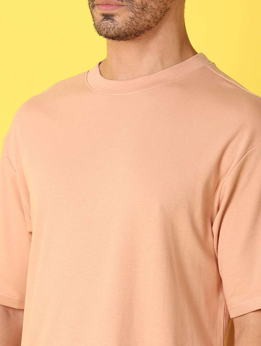 men round neck plain t-shirt - 21369706 -  Standard Image - 4