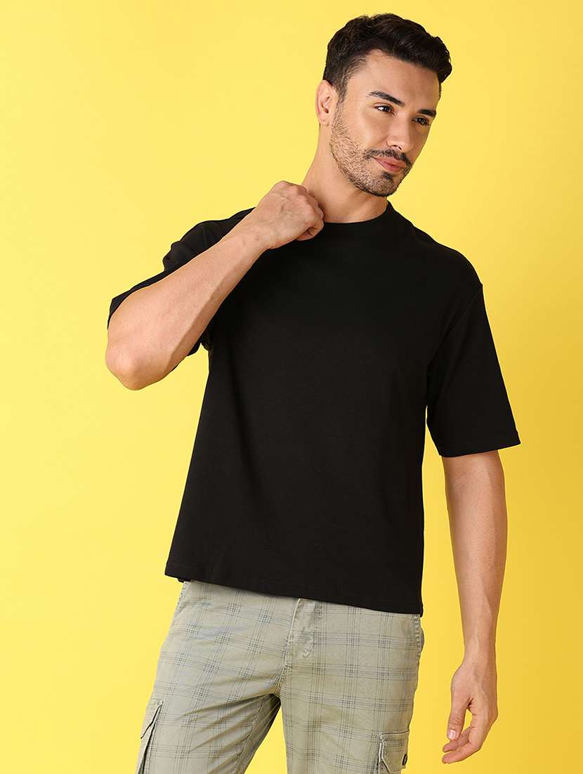 men round neck plain t-shirt - 21369707 -  Standard Image - 1