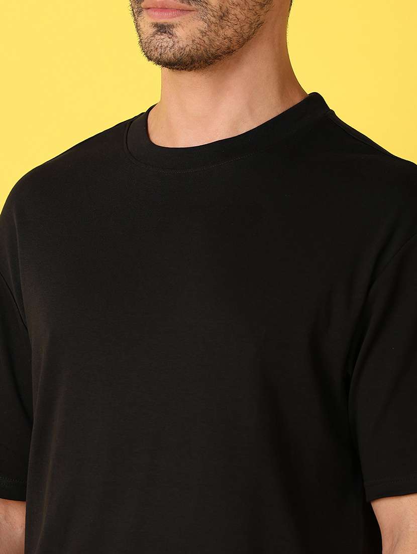 men round neck plain t-shirt - 21369707 -  Standard Image - 4
