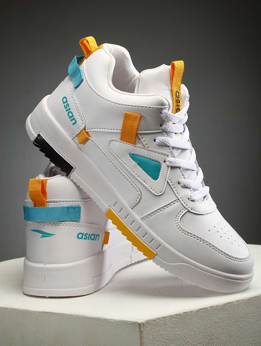men white lace up sneaker