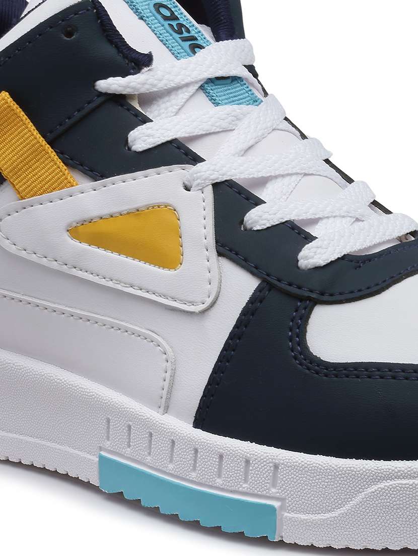 men lace up sneakers - 21371397 -  Standard Image - 4