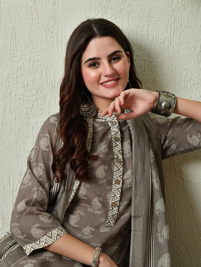 women three quarter sleeve suit set - 21371746 - Standard Image - 4