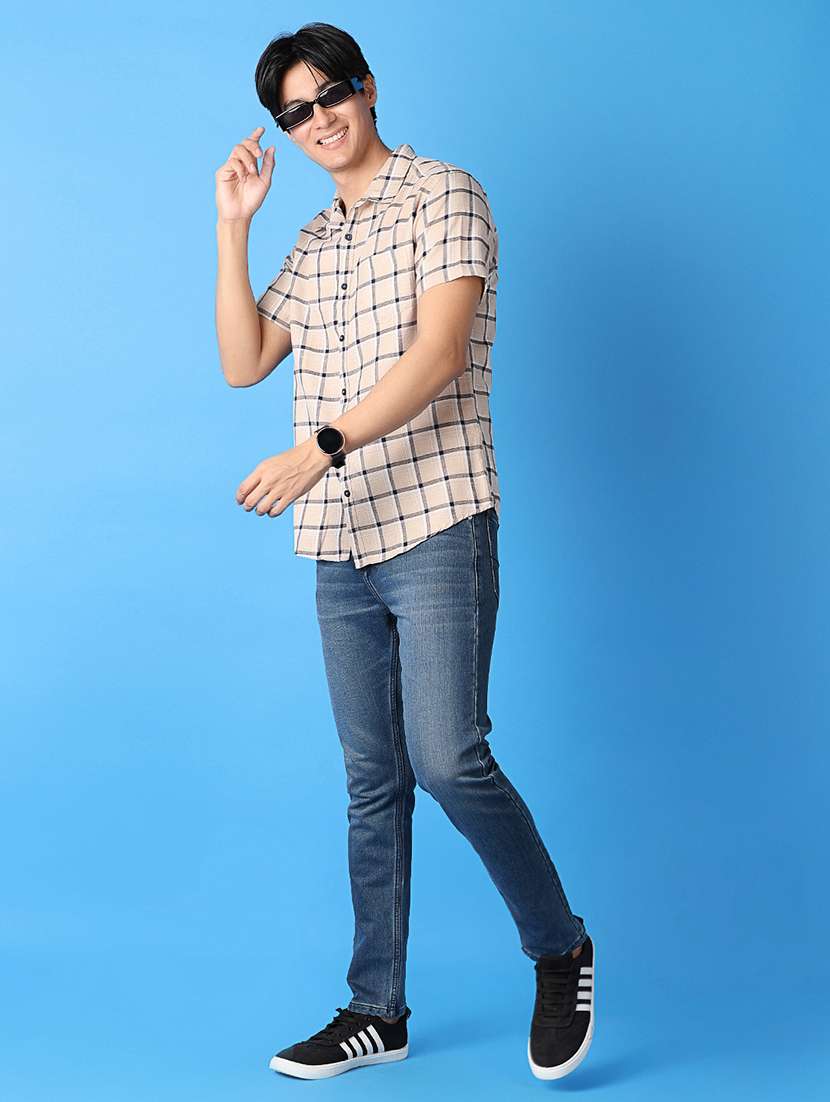 men checks short sleeves casual shirt - 21371979 -  Standard Image - 4