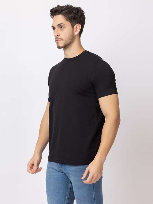 men round neck plain t-shirt - 21374329 -  Standard Image - 0