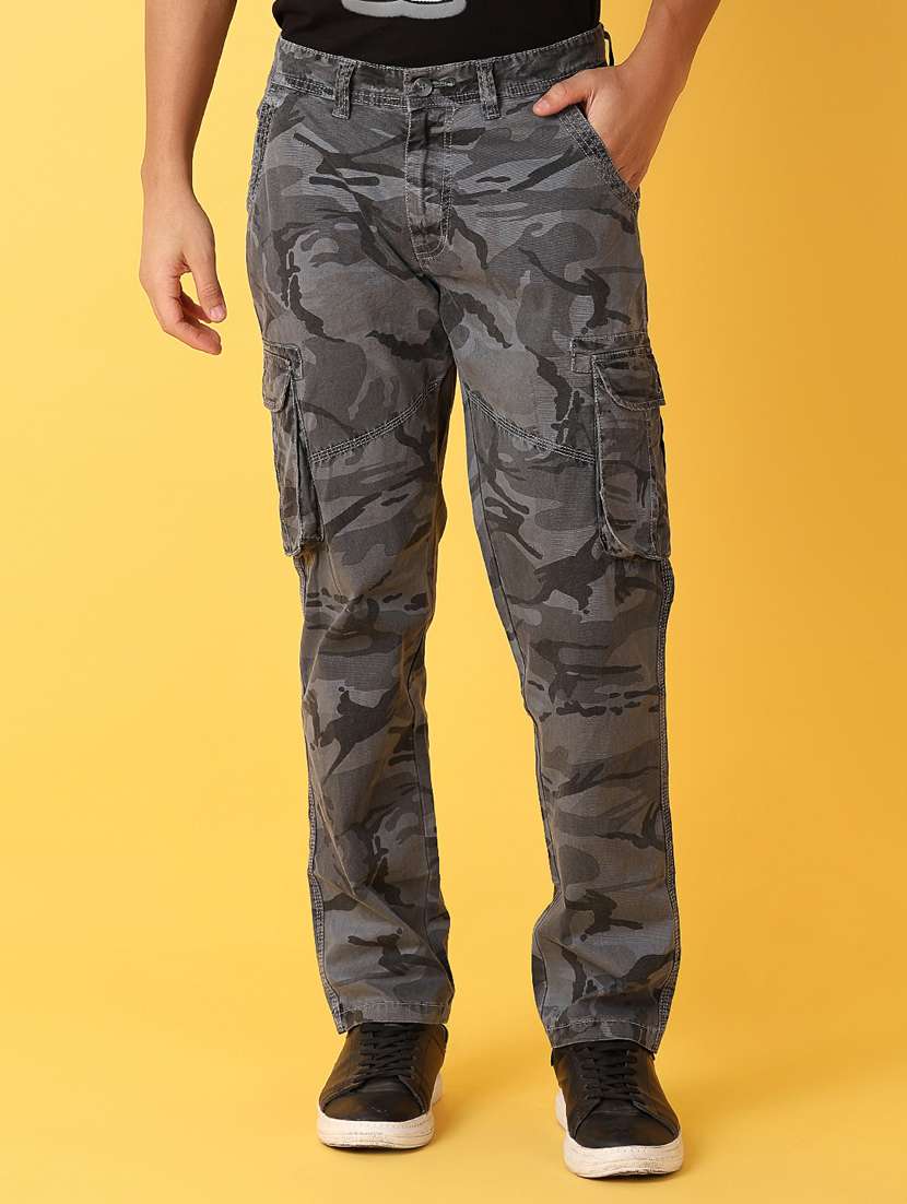 men mid rise camouflage printed cargo