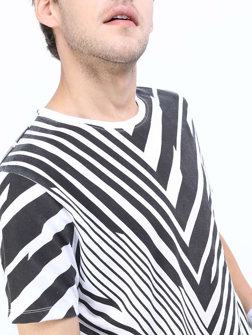 men all over printed t-shirt - 21375363 -  Standard Image - 4