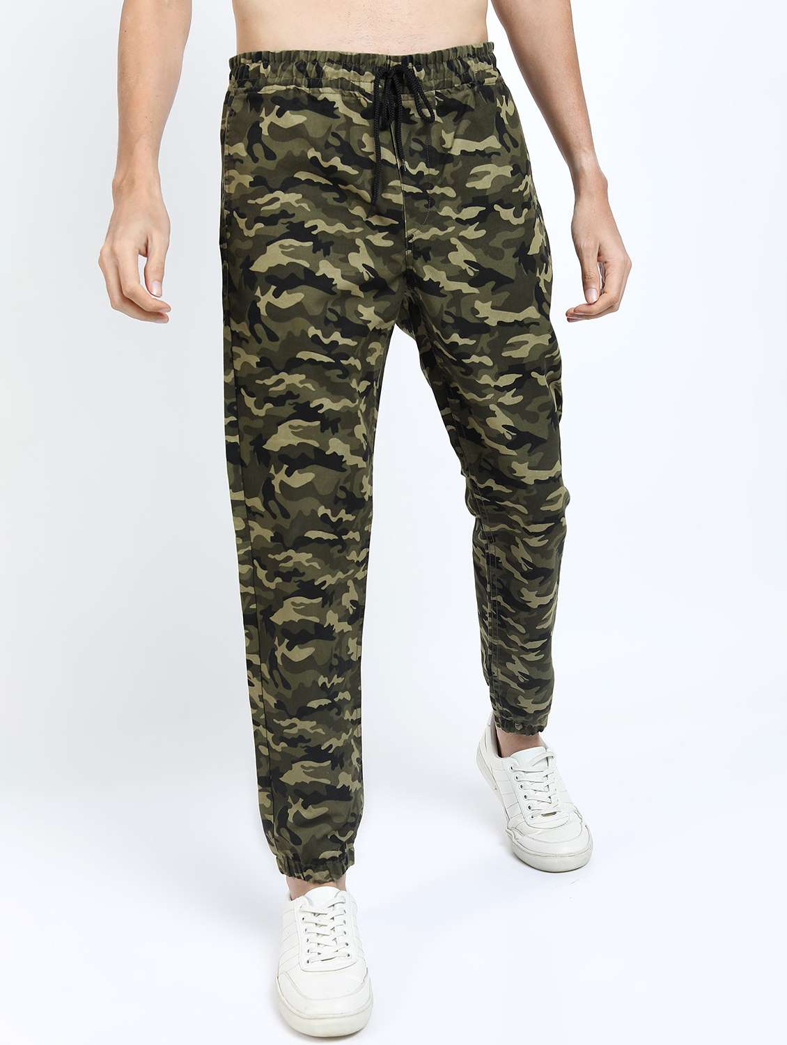 men mid rise camouflage printed cargo