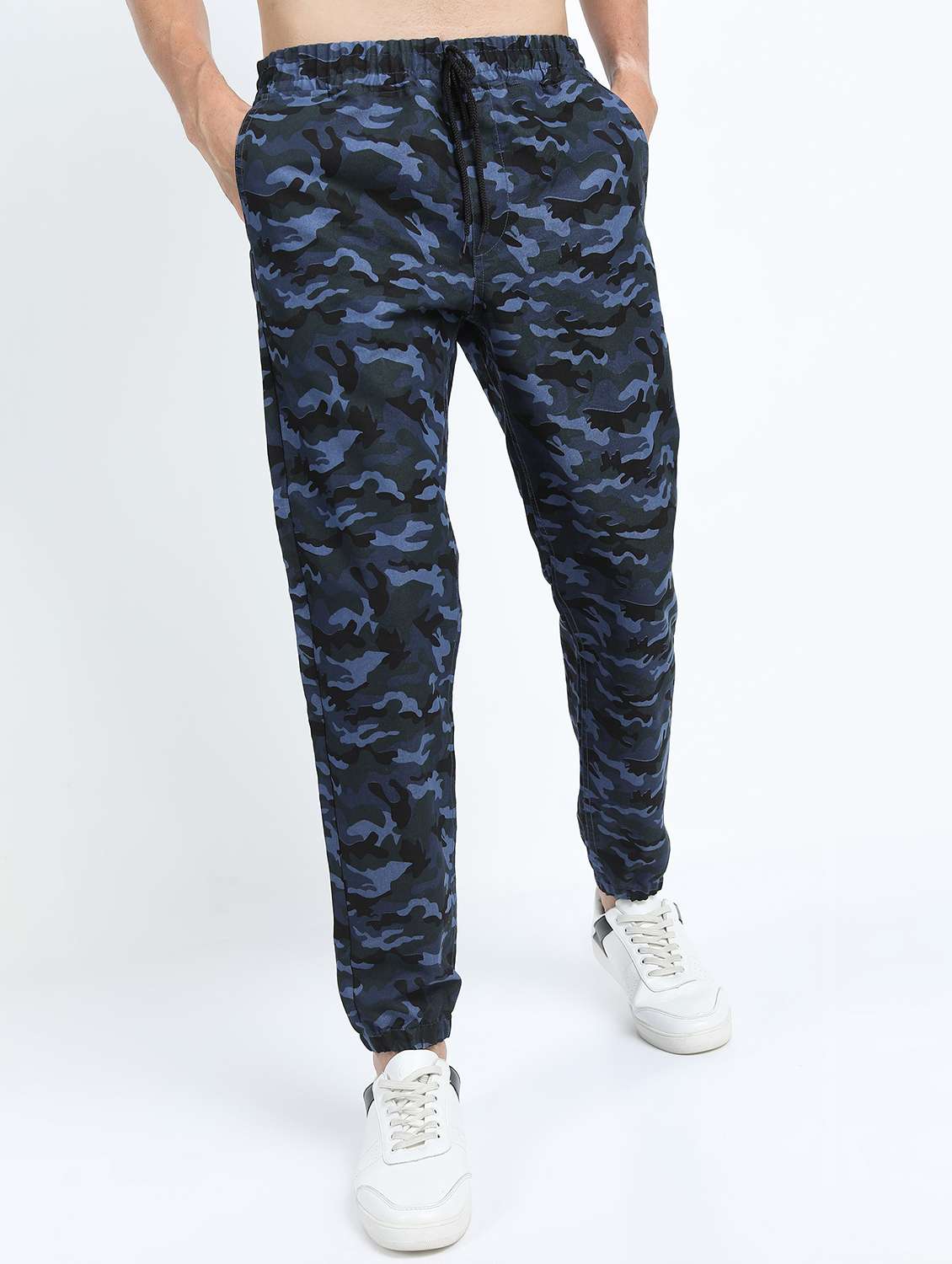 men mid rise camouflage printed cargo