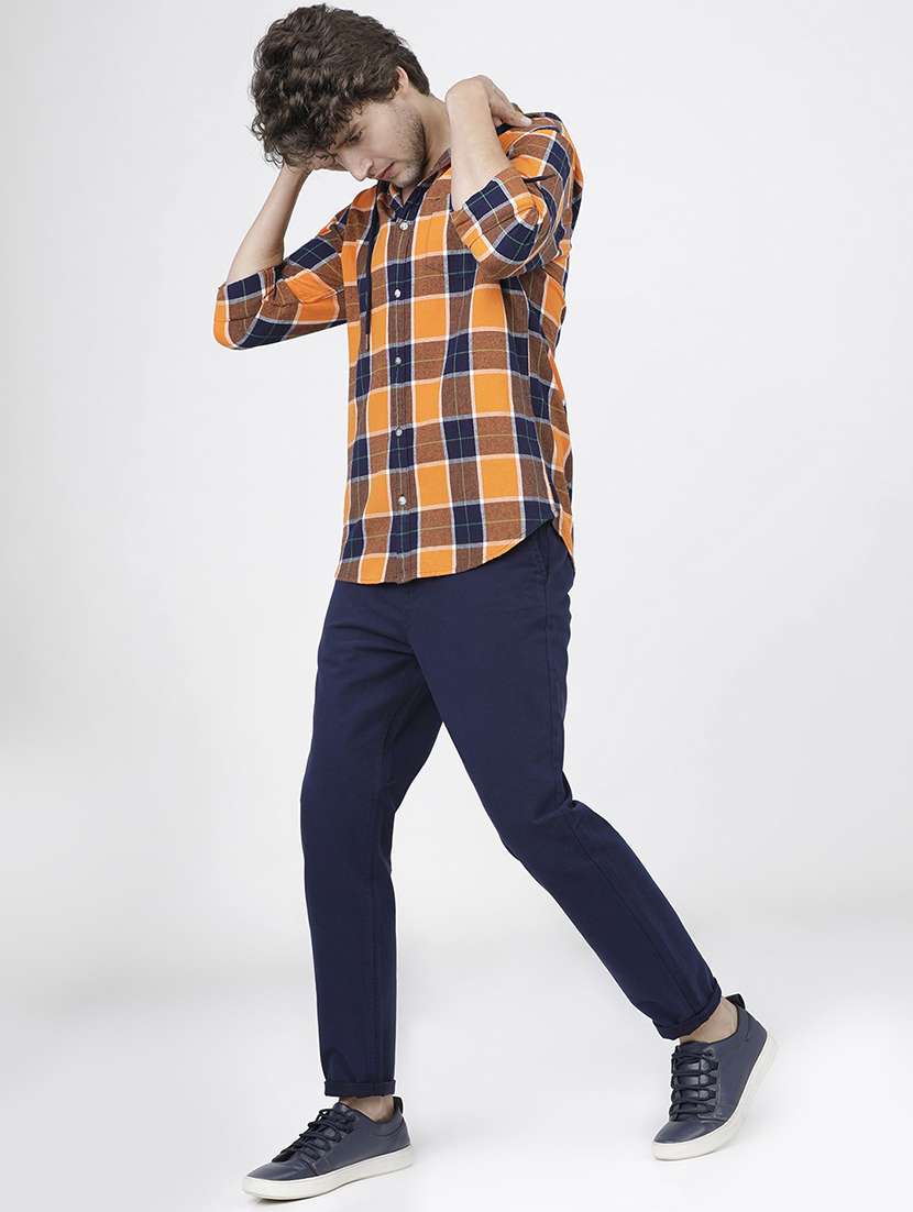 men mid rise solid chinos - 21375584 -  Standard Image - 4