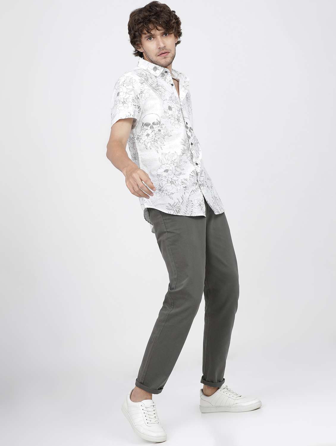 men mid rise solid chinos - 21375616 -  Standard Image - 4