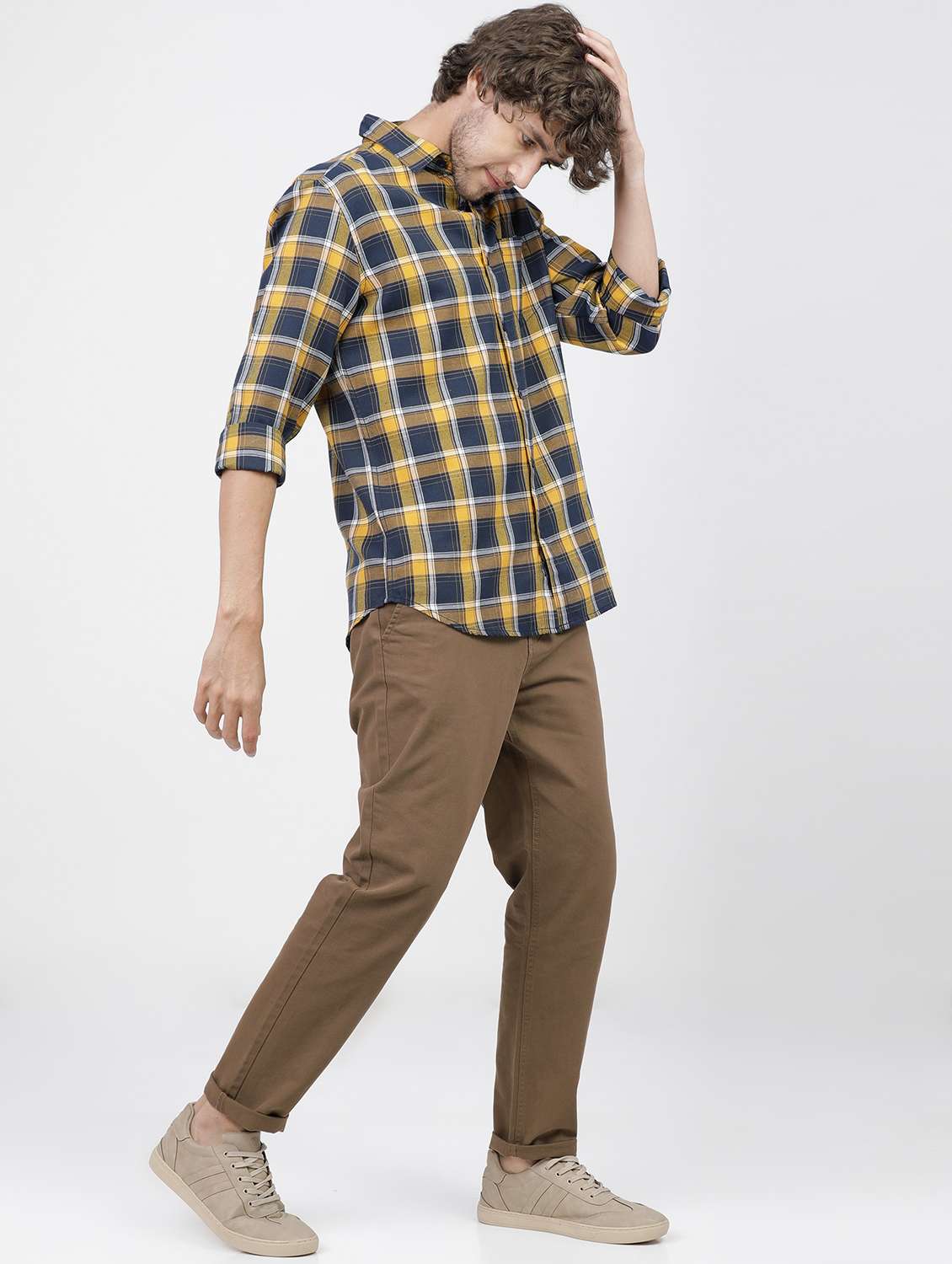 men mid rise solid chinos - 21375617 -  Standard Image - 4