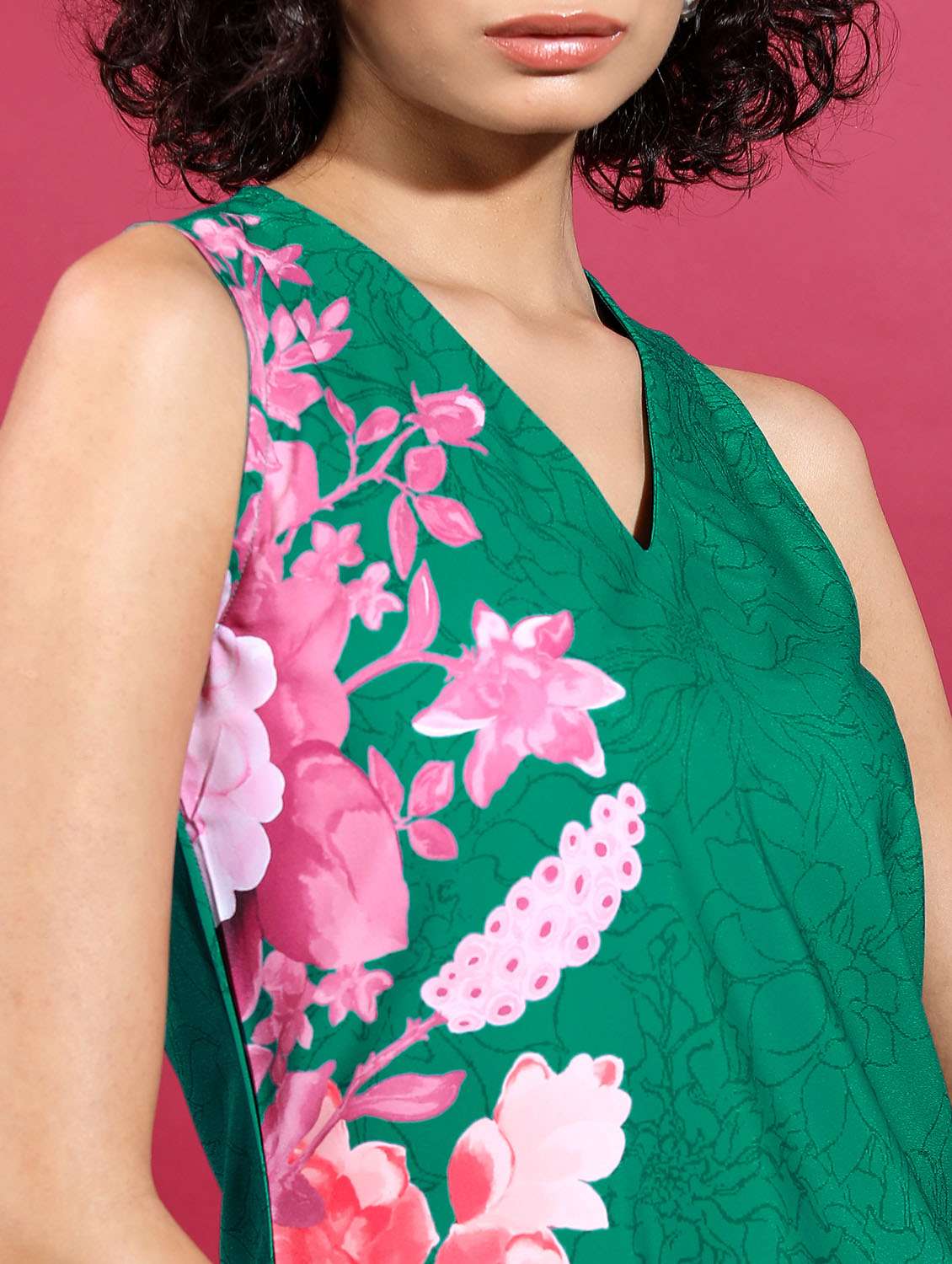 green floral printed straight kurta - 21376063 -  Standard Image - 4