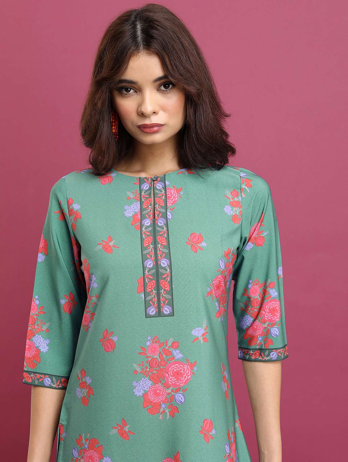 women three quarter sleeve straight kurta - 21376175 -  Standard Image - 4