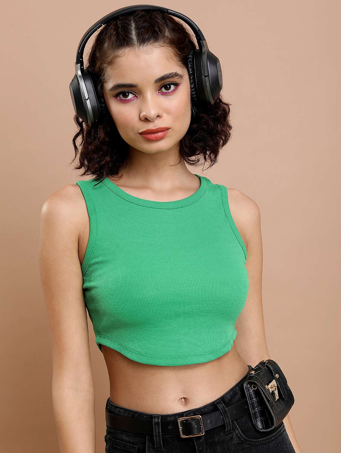 women solid sleeveless crop top