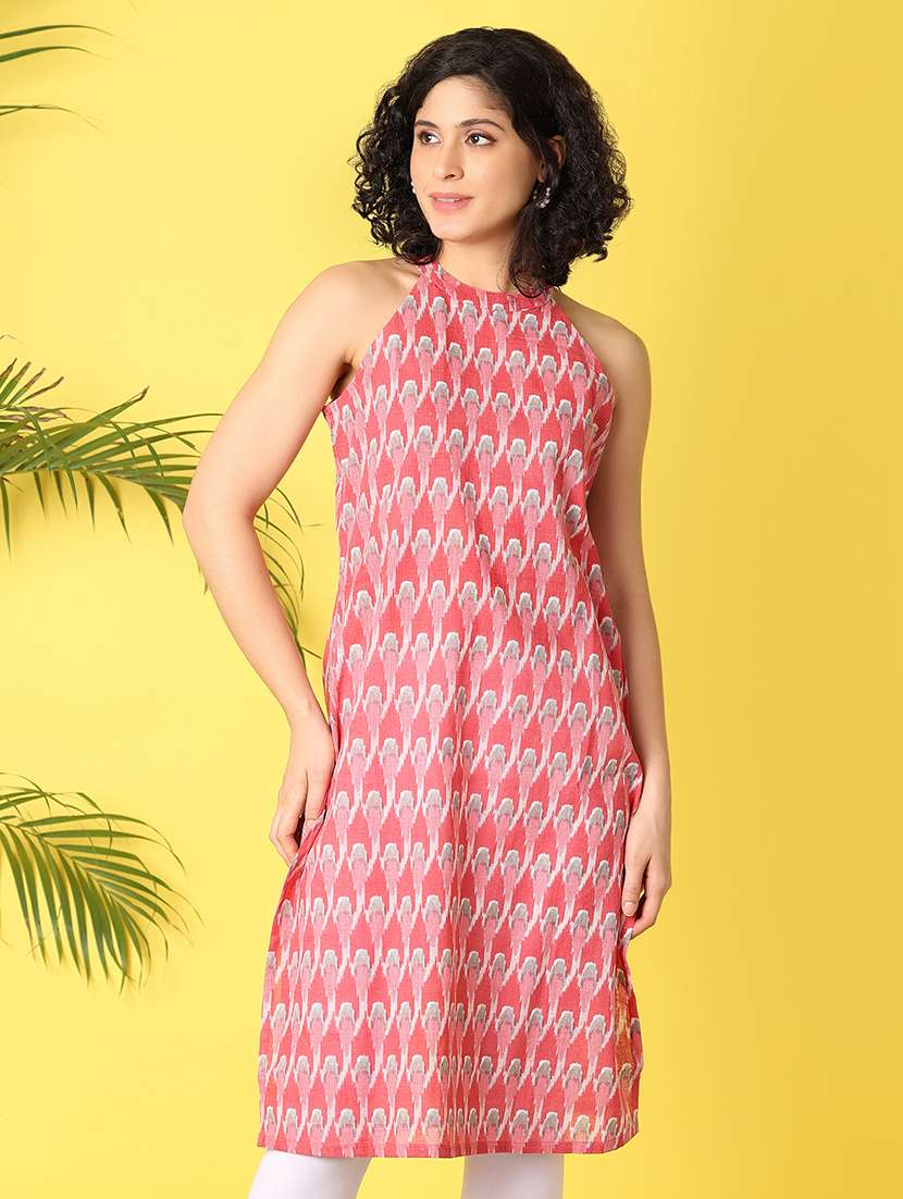 women red sleeveless straight kurta