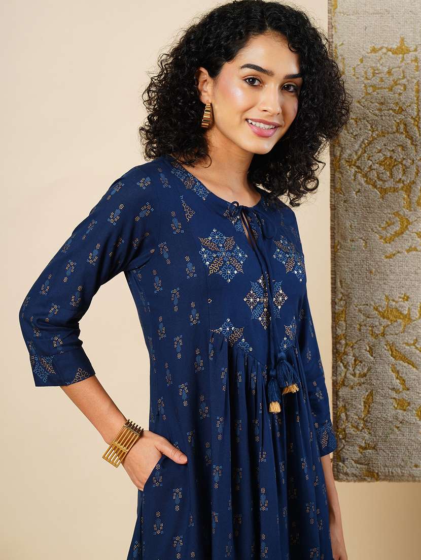 globus women green self -design sqaure neck strappy slevee tiered dress with stripted crop shirt - 21378938 -  Standard Image - 4