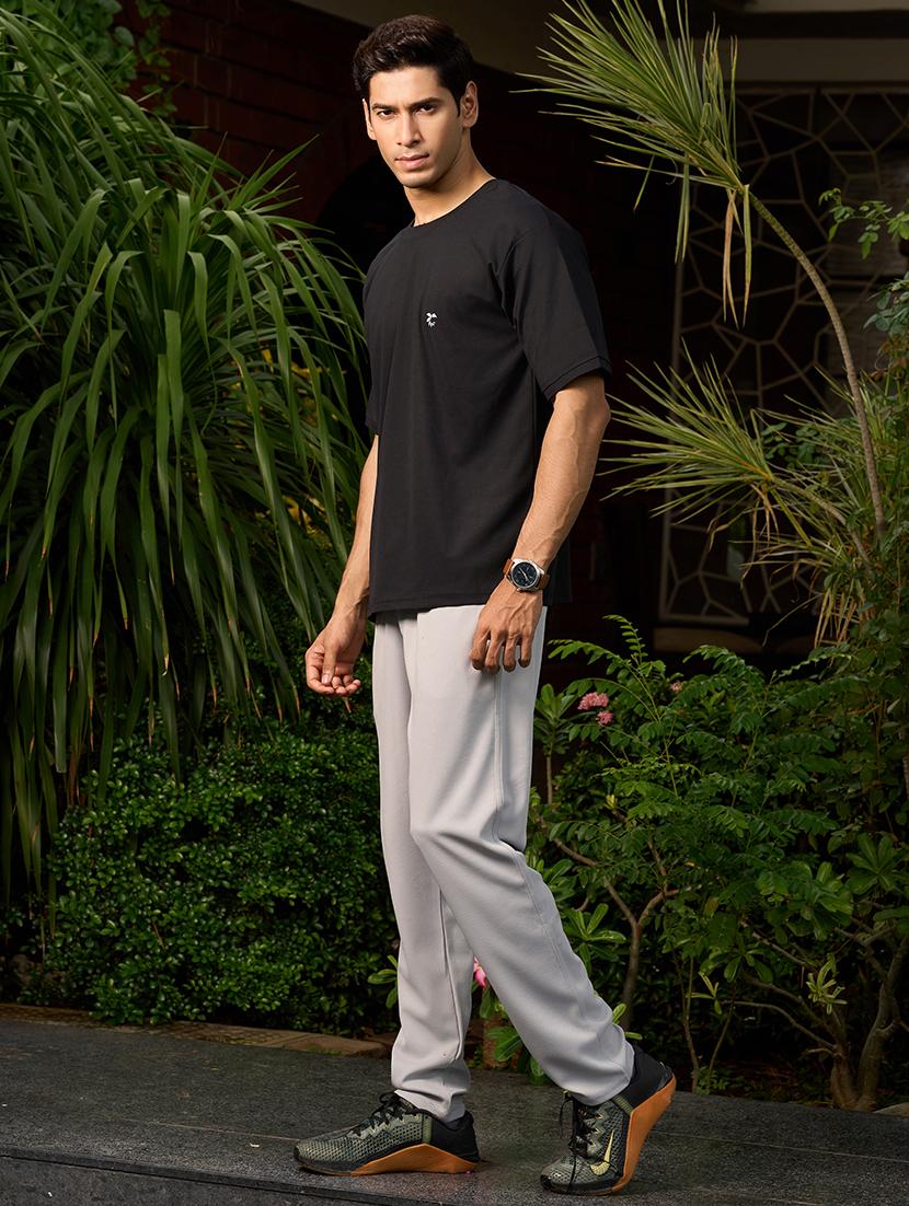 men round neck solid t-shirt - 21379018 - Standard Image - 1