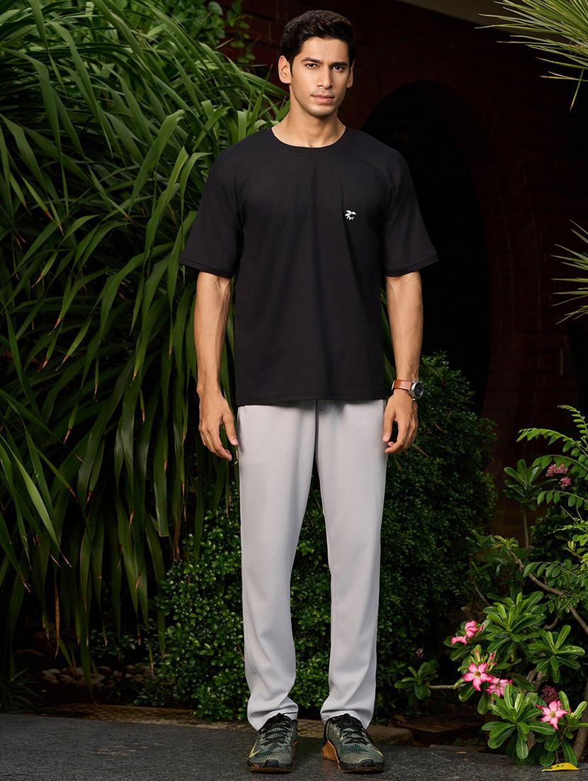 men round neck solid t-shirt - 21379018 - Standard Image - 4