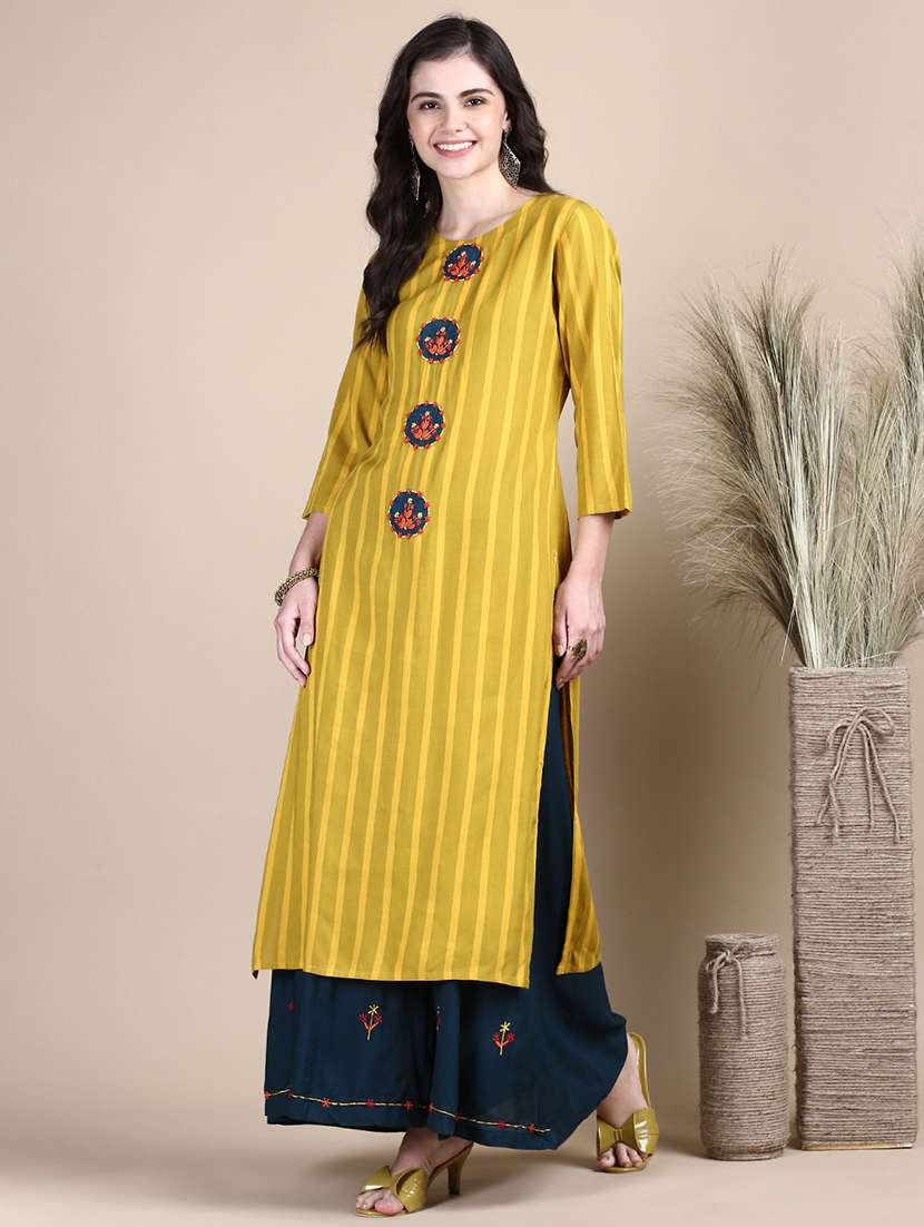 women stripes printed round neck kurta palazzo set  - 21387663 -  Standard Image - 4