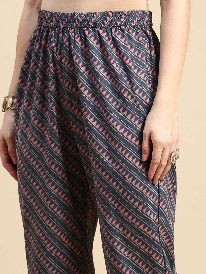 women block print kurta pant set with dupatta - 21387713 -  Standard Image - 6