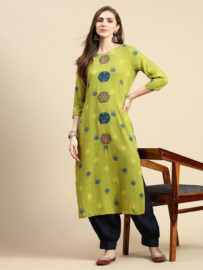 women green round neck straight kurta - 21387742 - Standard Image - 4