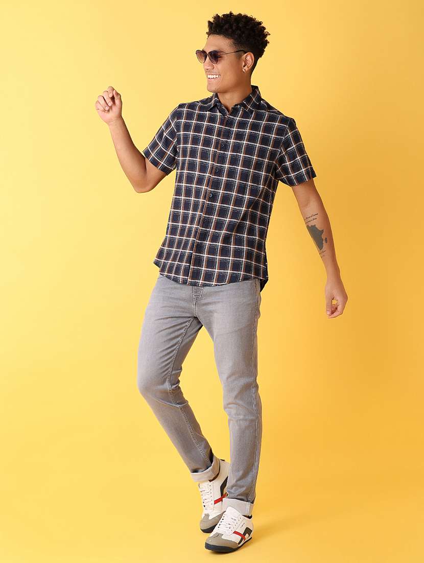 men checks short sleeves casual shirt - 21388067 -  Standard Image - 4